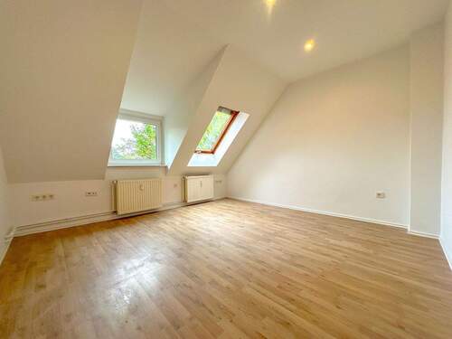 1_Zimmer 1_Wohnzimmer - Ruhige Dachgeschoss Wohnung in Bestlage von Bremen-Lesum