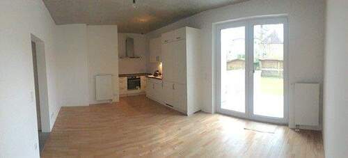 Wohnzimmer mit offener Küche - 