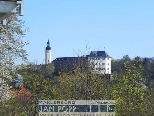 Schlossblick vom Balkon - Etagenwohnung mit 55,00 m&sup2; in Greiz zur Miete