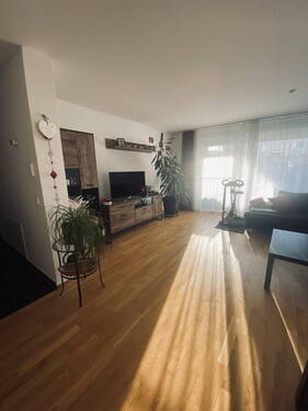 Wohnzimmer 2 - 3 Zimmer Etagenwohnung zum Kaufen in Holzgerlingen