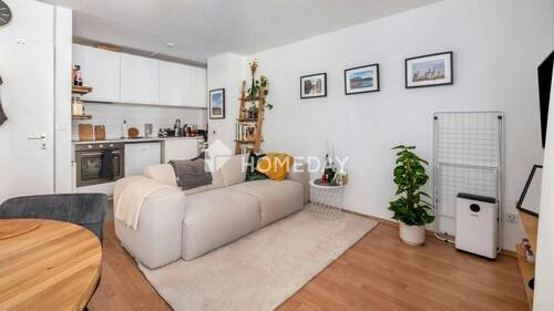 Wohnzimmer 2 - 2 Zimmer Etagenwohnung zum Kaufen in München