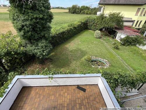 23 Ausblick vom DG über das Grundstück - 