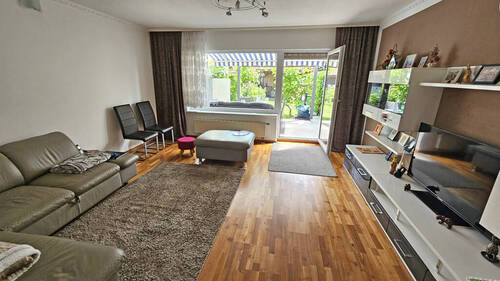 Wohnzimmer - 5 Zimmer Reihenendhaus zum Kaufen in Köln
