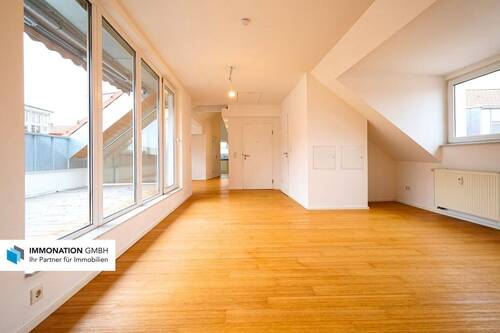 Wohnbereich mit Zugang zur Loggia - Etagenwohnung mit 146,00 m&sup2; in Nürnberg zum Kaufen