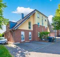 Ruhige 3-Zimmer-Dachgeschosswohnung in attraktiver Wohnlage mit Blick ins Grüne - Langenfeld / Immigrath