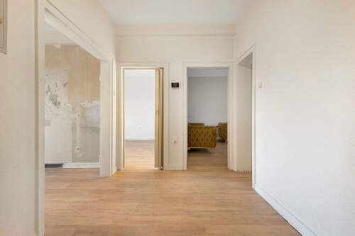 Flur - Etagenwohnung mit 73,00 m&sup2; in Essen zum Kaufen