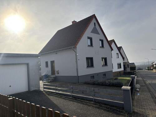 Haus mit Garage vorne - 6 Zimmer Einfamilienhaus in Martinshöhe