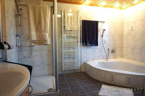 Bad - Doppelhaushälfte mit 82,00 m&sup2; in Weil im Schönbuch zum Kaufen