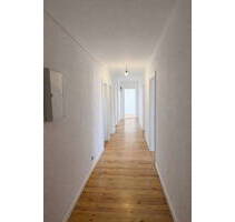 Frisch renovierte 4-Zimmer-Wohnung mit Balkon und Einbauküche! - Nürnberg St Johannis