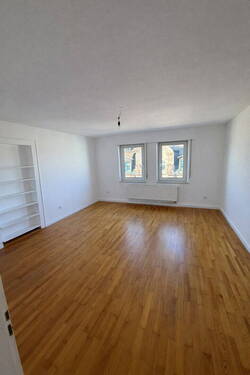 Zimmer 2 - 4 Zimmer Etagenwohnung in Nürnberg