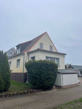 Zufahrt zum Hinterhaus.jpeg - 5 Zimmer Einfamilienhaus zum Kaufen in Zinnowitz