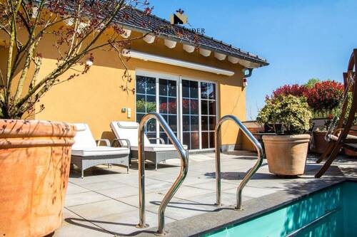 Sonnige Terrasse mit Pool - Exklusives -Haus im Haus-mit Pool und Panaoramablick!