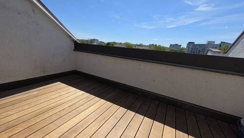 Dachterrasse mit toller Aussicht - Über den Dächern von Landshut: Kernsanierte Dachgeschoss-Whg. mit 4 Zimmer u. 2 großen Dachterrassen