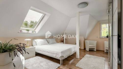 1. OG Schlafzimmer 1 - 