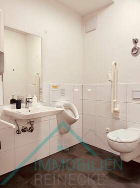 Toilette zum Aufenhaltsraum - 