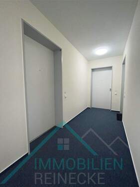 Flur zur Wohnung - 2 Zimmer Etagenwohnung zur Miete in Iserlohn