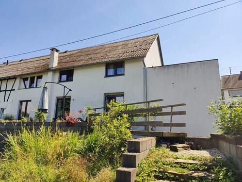 Hausansicht - 5 Zimmer Doppelhaushälfte zum Kaufen in Altenkirchen