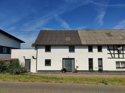 Hausansicht - 5 Zimmer Doppelhaushälfte in Altenkirchen