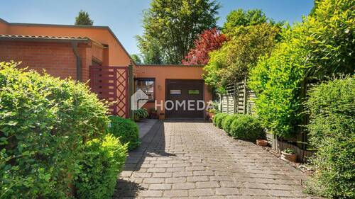 Außenansicht 1 - Das Haus am See - Bungalow in mediterranem Stil mit privatem See und viel Freiraum