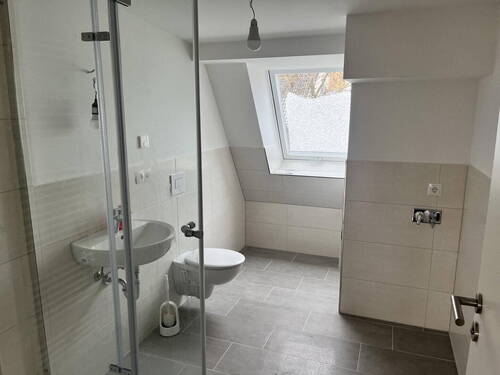 Badezimmer - Etagenwohnung mit 98,00 m&sup2; in Berlin zur Miete