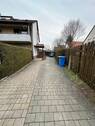 Zufahrt und Carport - 