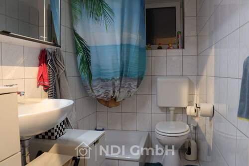 Badezimmer EG - Etagenwohnung mit 39,70 m&sup2; in Reinfeld (Holstein) zum Kaufen