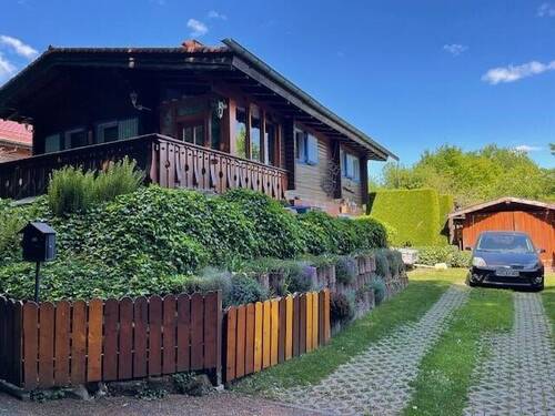 Ansicht Süden mit Garage - 2 Zimmer Einfamilienhaus in Limbach