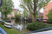 Kanal mit Anleger - Eigentumswohnung am Osterbekkanal in Hamburg-Uhlenhorst Süd-Loggia und Balkon, Tiefgaragenstellplatz