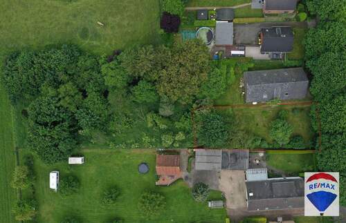 Luftaufnahme - Grundstück mit vielseitigen Bebauungsmöglichkeiten in idyllischer Wohnlage !