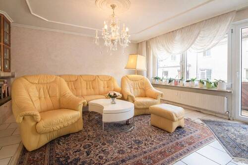 1OG - Wohnzimmer mit Balkon - 