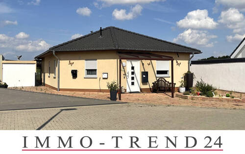 Hausansicht - +++ junger Barrierefreier Bungalow in schöner Lage...Ihre Chance, die Zinsen sind günstig +++