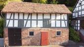 Könnte mann evtl. ein Garage einbauen - 6 Zimmer Einfamilienhaus zum Kaufen in Wetter (Hessen)