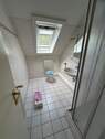 Badezimmer mit Fenster - 