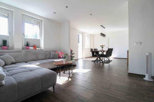 Wohnzimmer_Polsumer Str.225B EG - Doppelhaushälfte mit 420,00 m&sup2; in Gelsenkirchen zum Kaufen