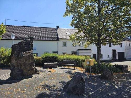 Bild 1 - Zu verkaufen 2 Häuser, die derzeit als Ferienhäuser vermietet werden, zwischen Eifel und Mosel