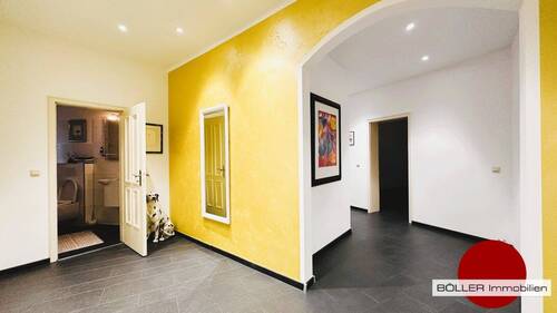 Eingangsbereich - Viel Platz: 4 Zi.- Whg mit wunderbarem Altbauflair mit super Infrastruktur!