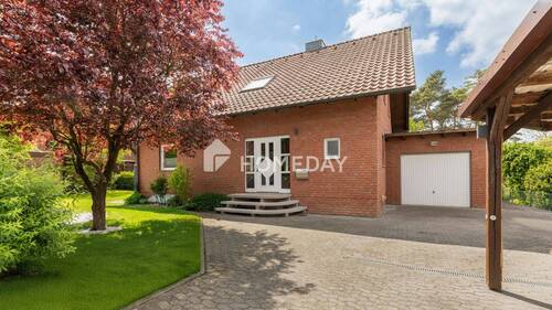 Außenansicht 2-1 - Gepflegtes EFH mit Garage, Carport, großem Grundstück, Kamin und überdachter Terrasse
