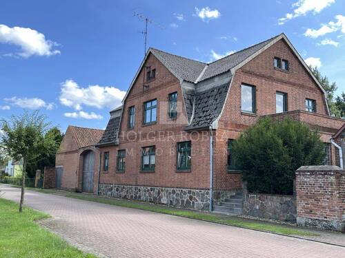 Vorderansicht - 9 Zimmer Einfamilienhaus zum Kaufen in Dähre