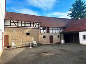 Hofbereich und Nebengebäude - 