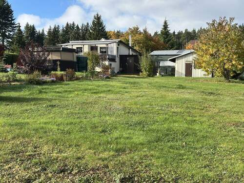 Blick in das Grundstück - Großzügiges Baugrundstück, begehrte Lage, ohne Bauträgerbindung - in Leubnitz-Forst!