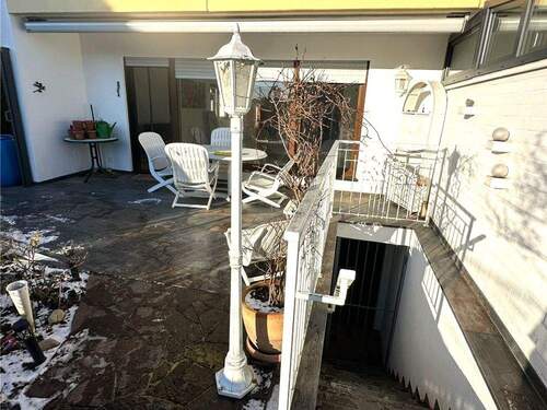 Terrasse / Kellerzugang - 