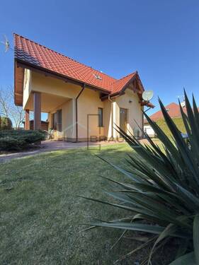 Haus mit Gartenansicht - 