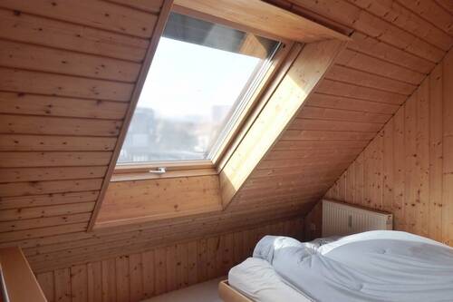 Schlafzimmer im Anbau (DG) - 