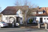 Eingangsbereich zu beiden Gebäudeteilen - 1 Zimmer Mehrfamilienhaus, Wohnhaus zum Kaufen in Bayreuth
