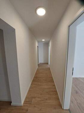 Flur u. Bäder mit Spots - 
