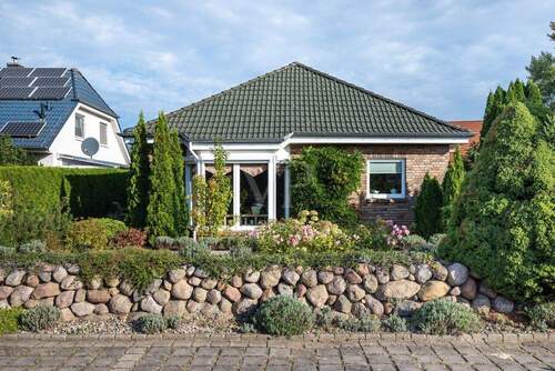 Vorgarten - 5 Zimmer Einfamilienhaus zum Kaufen in Altlandsberg
