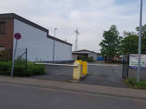 Eingang mit Schranke - 