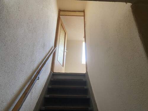 Treppe - 3 Zimmer Doppelhaushälfte zum Kaufen in Halle