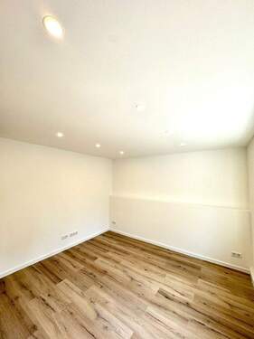 Bild 2 - 4 Zimmer Etagenwohnung zum Kaufen in Roth