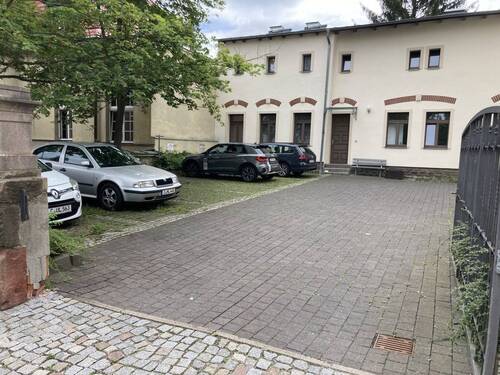 2 PKW-Stellplätze im Hof - 